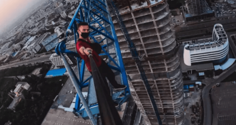 Homem conhecido por escalar prédios morre após cair do 68° andar