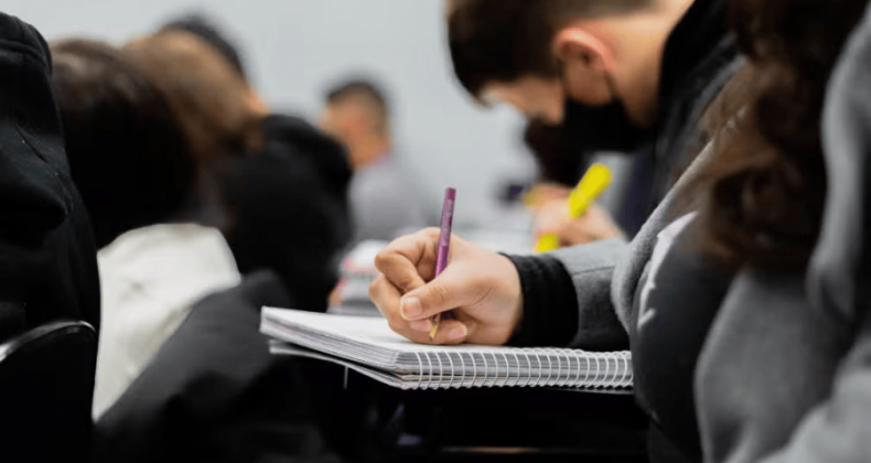IPCA: preços sobem 0,83% em fevereiro, com reajuste anual da educação