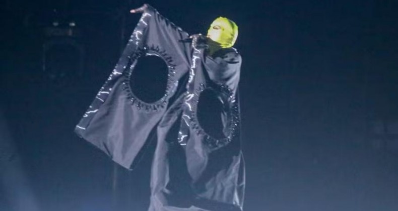 Mascarada, Madonna canta em ensaio no palco de show em Copacabana