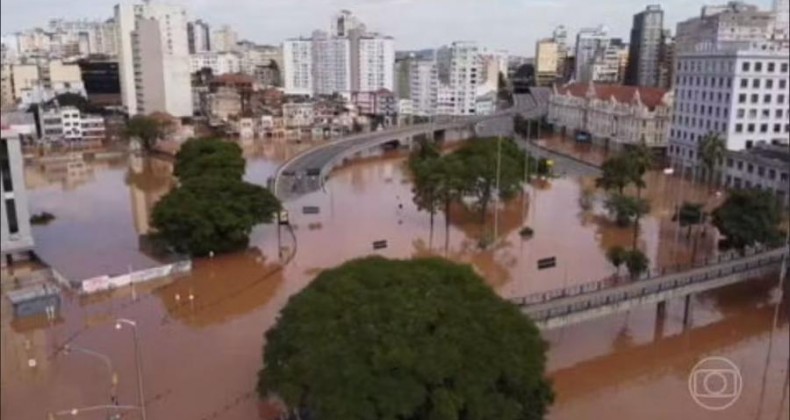 Sobe para 83 o número de mortos após enchentes que atingem o RS