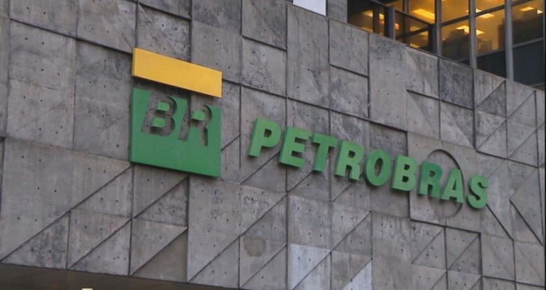 Petrobras reduz preço da gasolina em 4,9% para distribuidoras